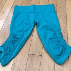 Lululemon in the Flow crops